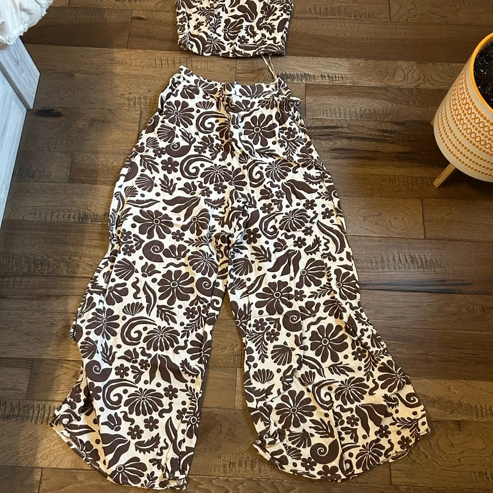 Floral Print Wide-Leg Jumpsuit. 2 Piece - Picture 2 of 10